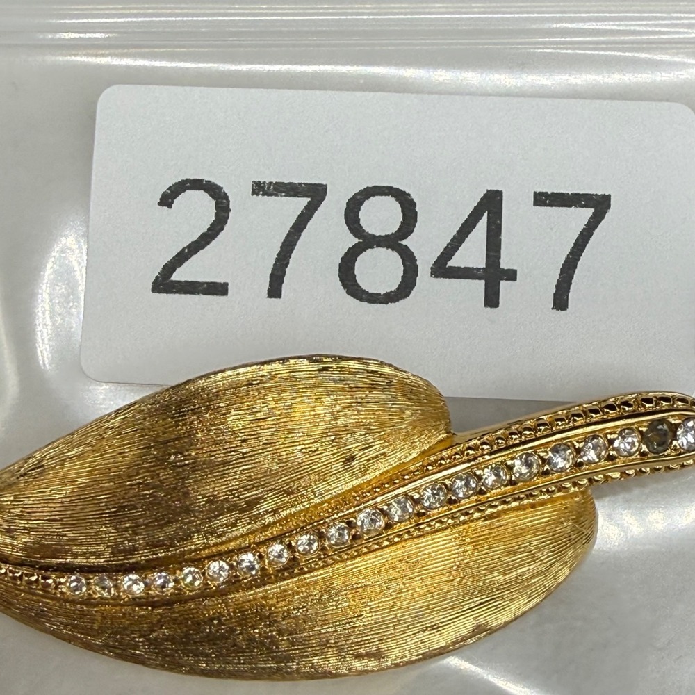Vintage Christian Dior Brooch Leaf Gold Tone READ - Picture 10 of 12